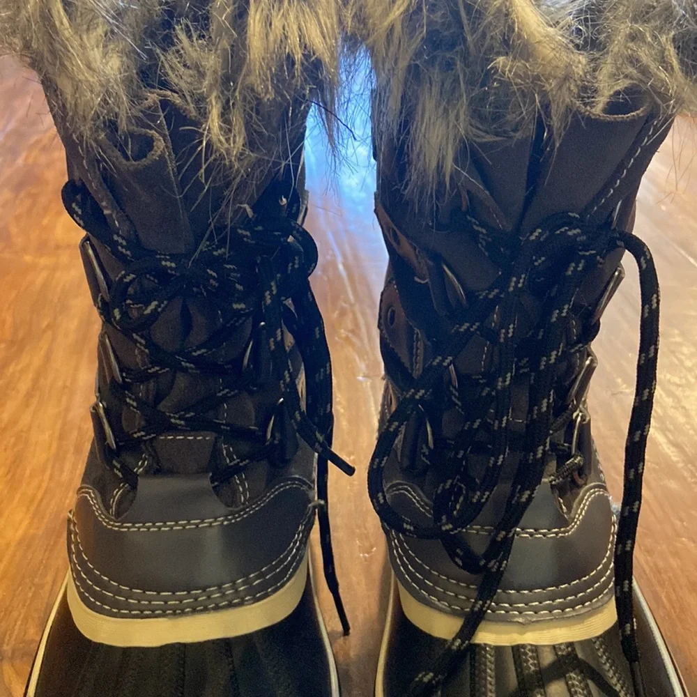 Outbound ladies size 7 boots - Picture 5 of 5